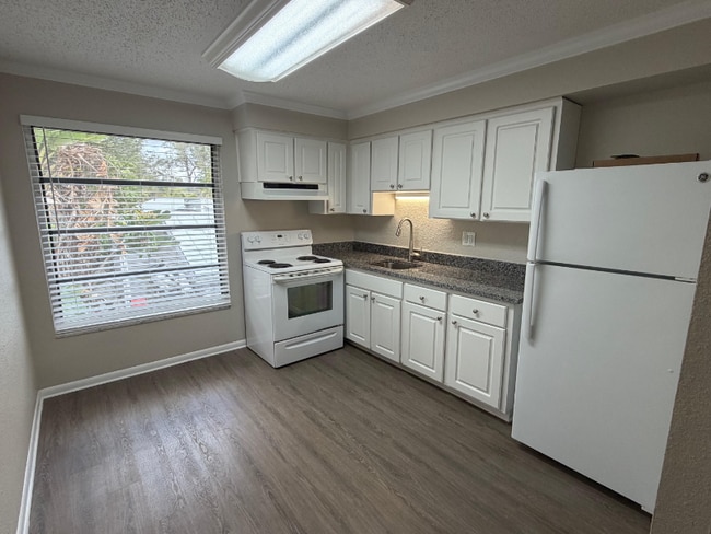 Photo - 460 Beltrees St Unit C