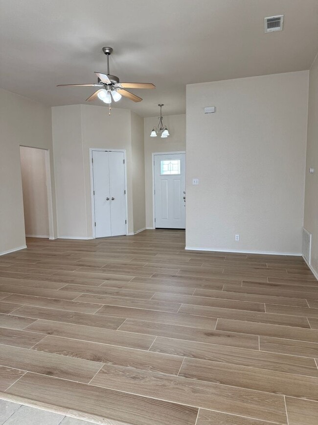 Photo - 400 Blue Shale Dr