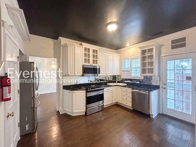 Photo - 756 S Willett St
