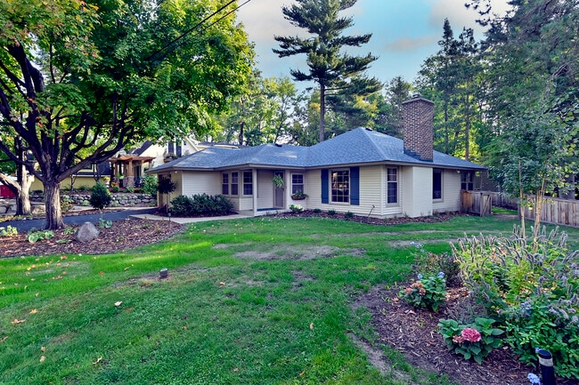 Street view of home looking NE - 330 Central Ave S Casa