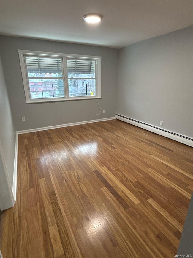 Photo - 841 E 216th St