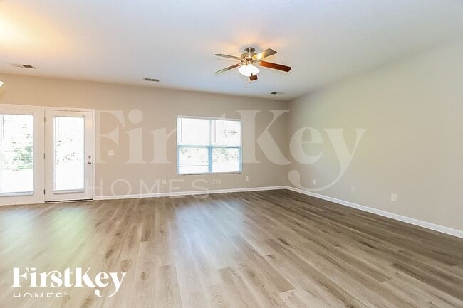 Photo - 115 Pierre Pl
