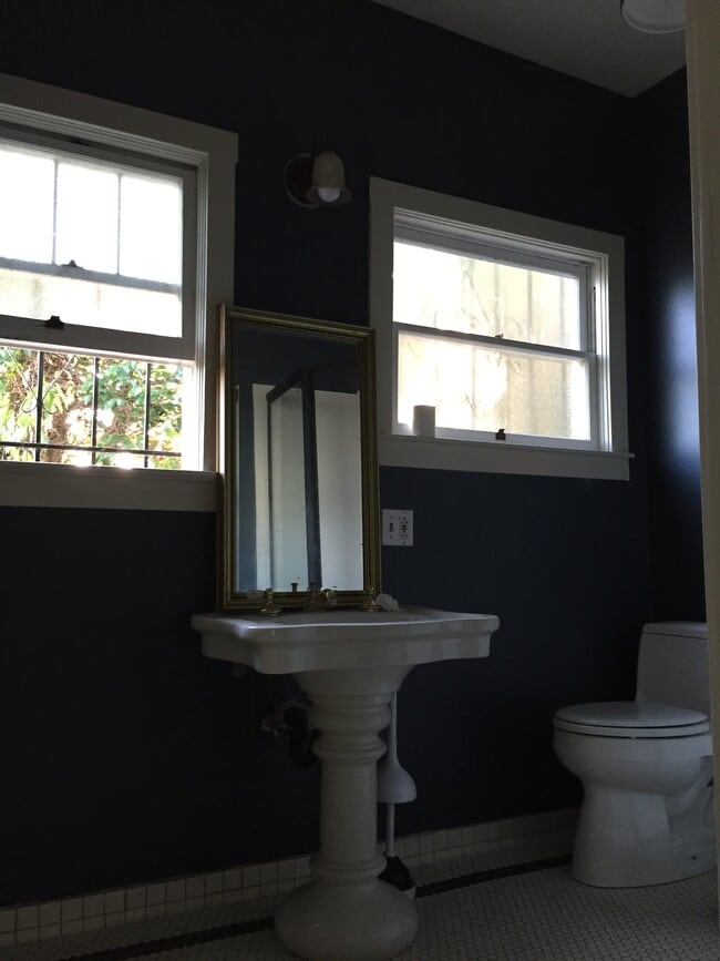 816 Alameda Street Unidad Room
