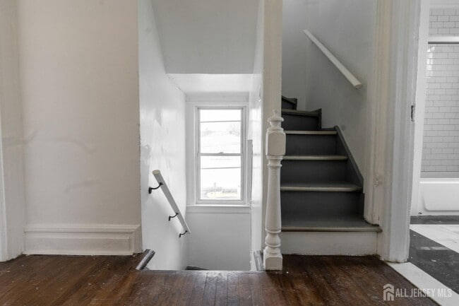 Building Photo - 410 Chadwick Ave Unit 2