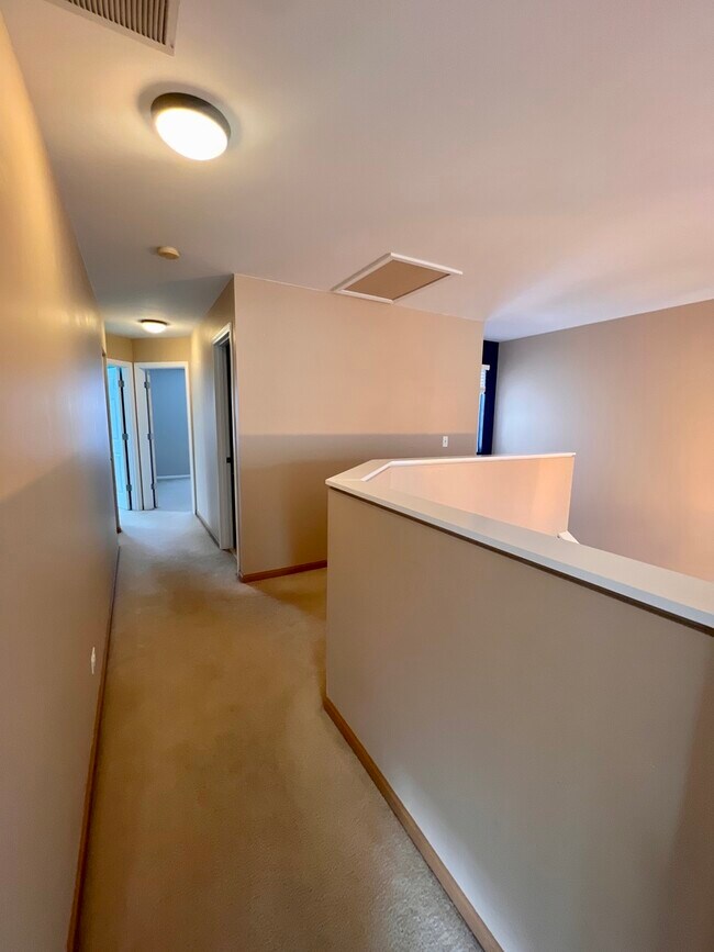 623 Shakespeare Dr Townhome Townhome Rental in Grayslake IL