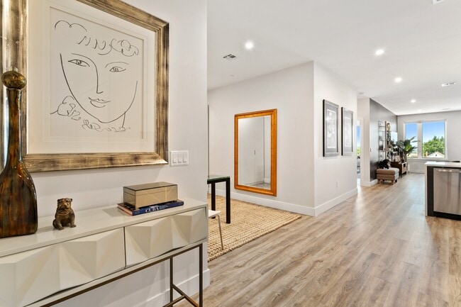 1 Bed + Den Foyer - E Plaza & Residences