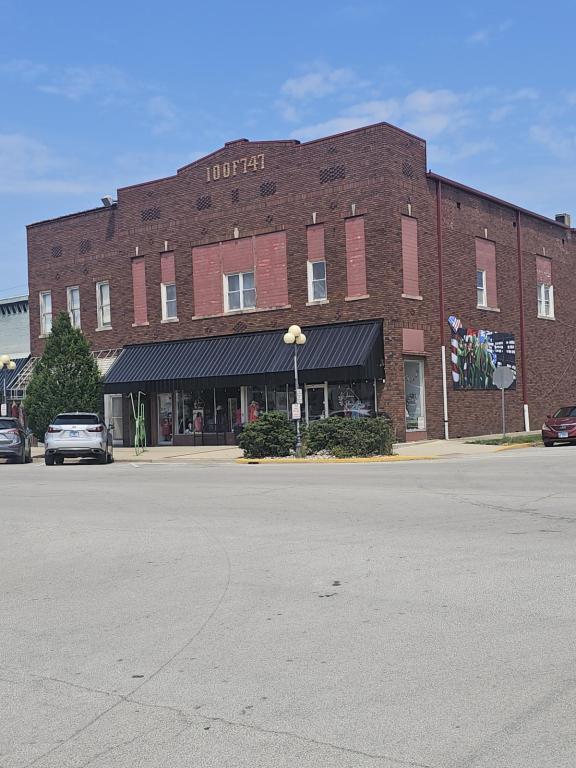 Photo - 16 E Main St