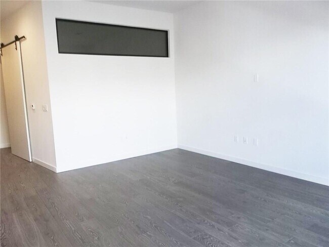 Photo - 800 Embassy Dr Unidad 205 Rental