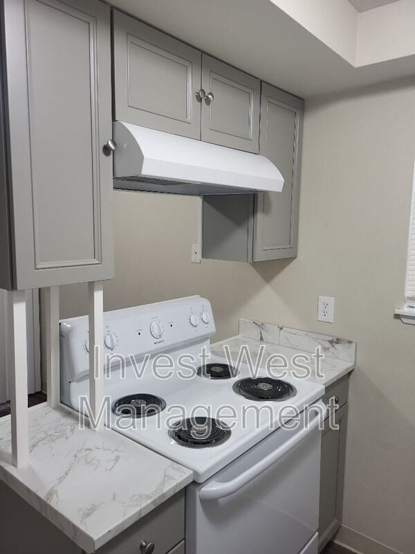 Photo - 2809 E 19th St