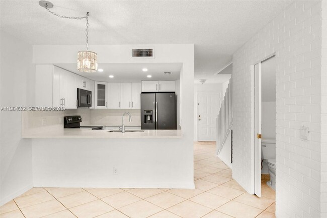 Building Photo - 7041 SW 42nd Pl