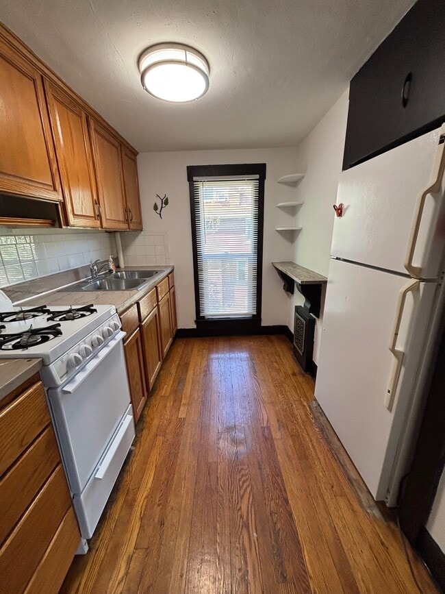 Building Photo - 302 W Washington St Unit 2