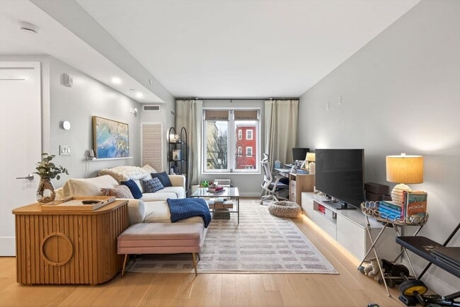 Photo - 932 Broadway Unit 212