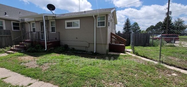 Photo - 206 E 5th St House
