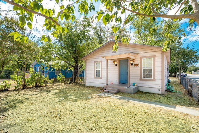 Building Photo - RENOVATED 2-BEDROOM HOME IN GOVERNMENT HILL