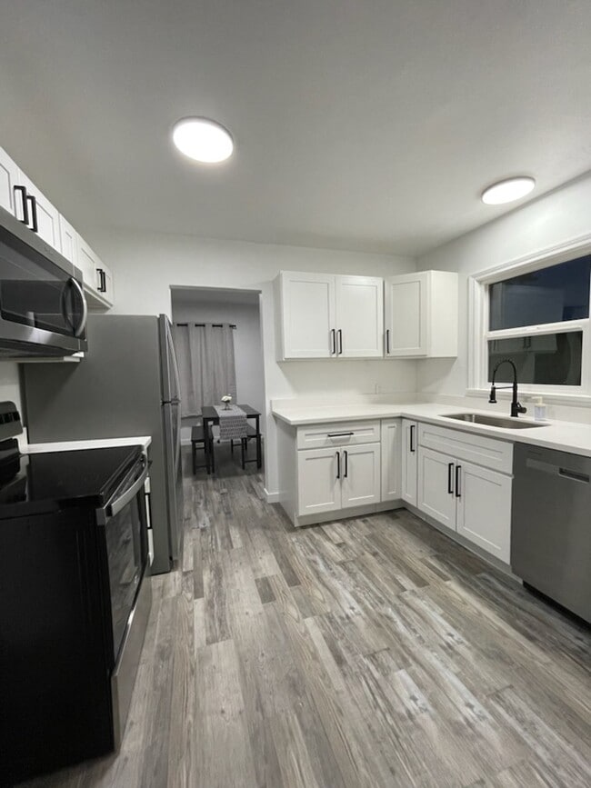 Photo - Room for rent near UP #5 Unit 5 - 5