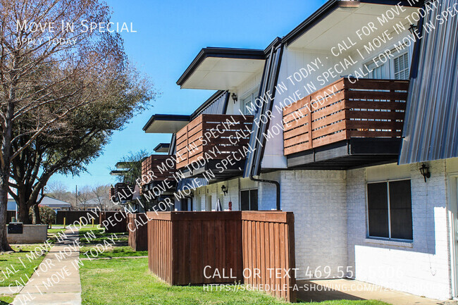 Building Photo - Atrium Gardens at Pioneer Parkway Apartmen... Unit -- Rental