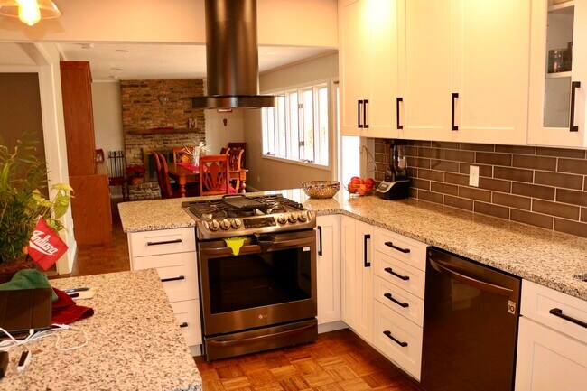 Photo - 2203 S Montclair Ave