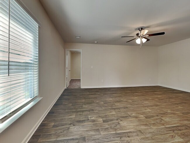 Photo - 310 Flushing Bay Ct