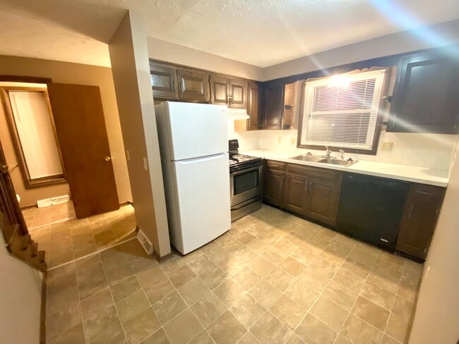 Photo - 2776 Kipling Ave NW