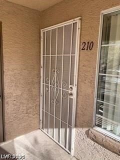Building Photo - 9070 Spring Mountain Rd Unit 210