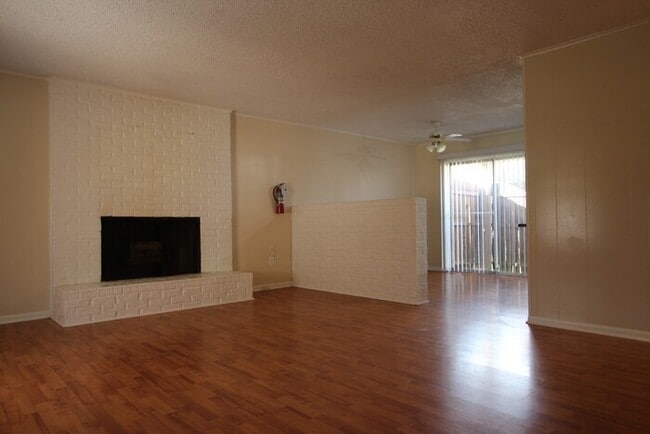 Photo - TOUR TODAY! Willow Park Town Homes- (Unit 20) 2 Bedroom Town house for Rent in Lindale!