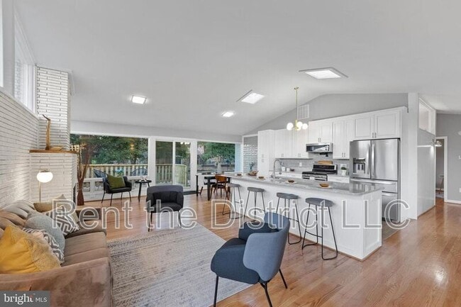 Photo - 4234 South Dakota Ave NE