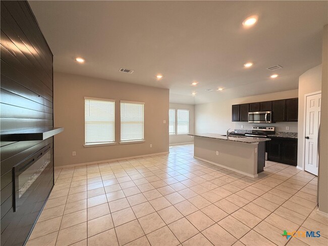 Photo - 4902 Vivien St