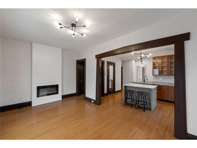 Building Photo - 2881 Irving Ave S Unit 201