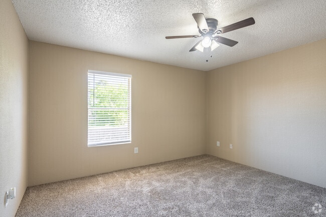 2BR, 2BA - 900SF