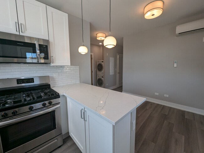Photo - 3943 N Janssen Ave Unit 2