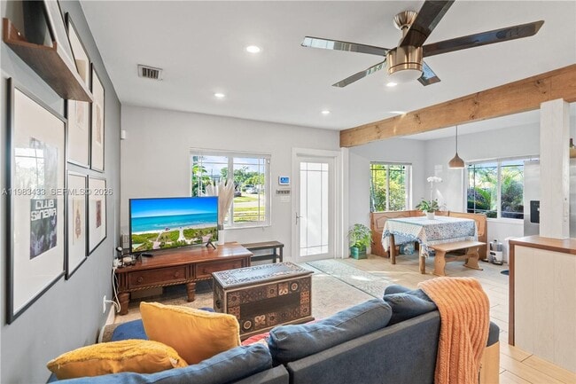 Photo - 2447 Wilson St