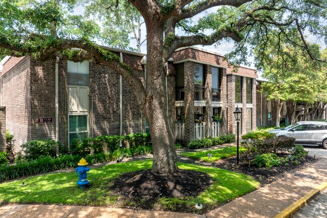 7555 Katy Fwy - Principal - Bayou Woods