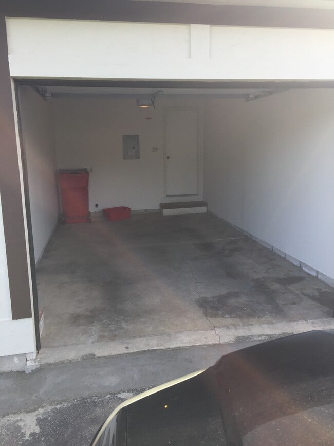 Photo - 5945 Red Oak Dr