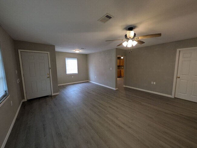 Photo - 5251 Procter St