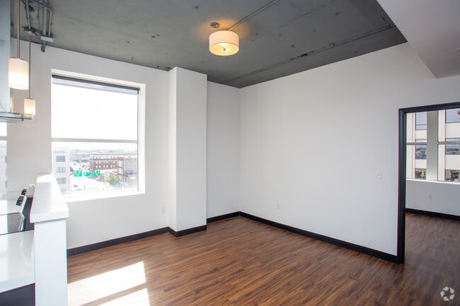 1BDx1BA 555SF - The Standard Downtown Lofts