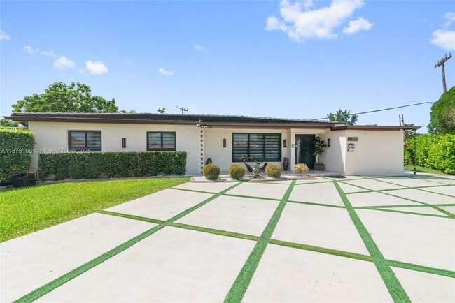 Building Photo - 830 SW 93rd Ave Rental