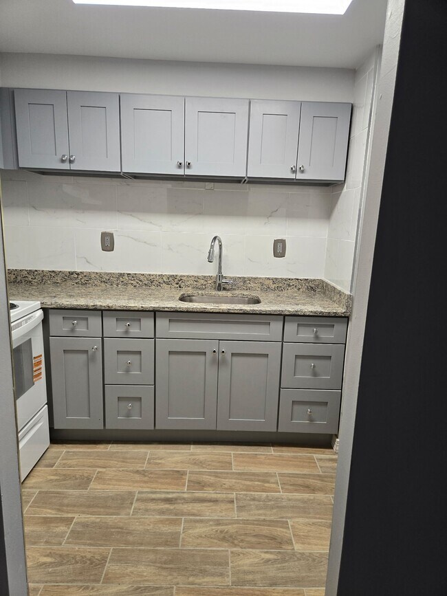 Photo - 608 Yeadon Ave Unidad 2nd Floor