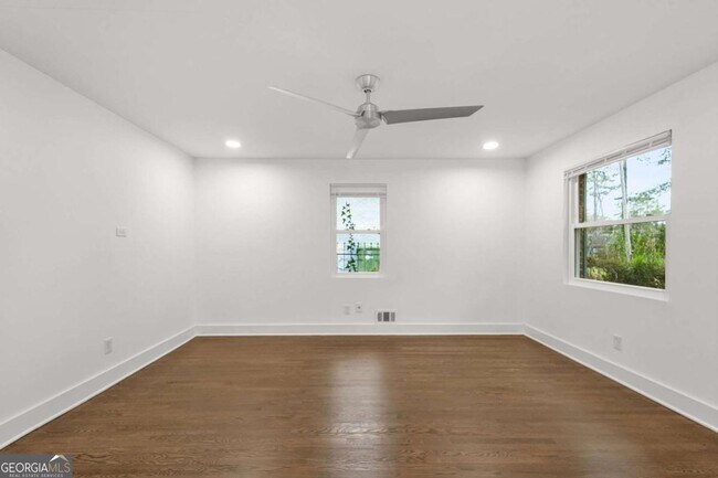 Photo - 1949 Handley Ave SW