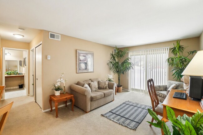 Round Hill Apartments