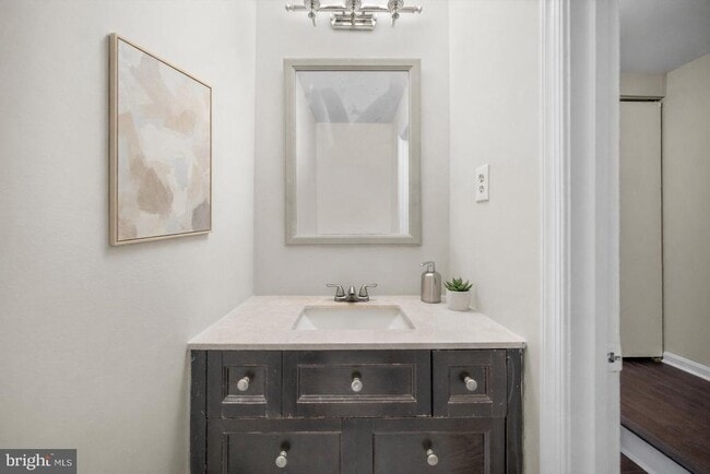 Photo - 813 Delafield St NE