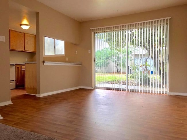 Pelican Pointe Apartments