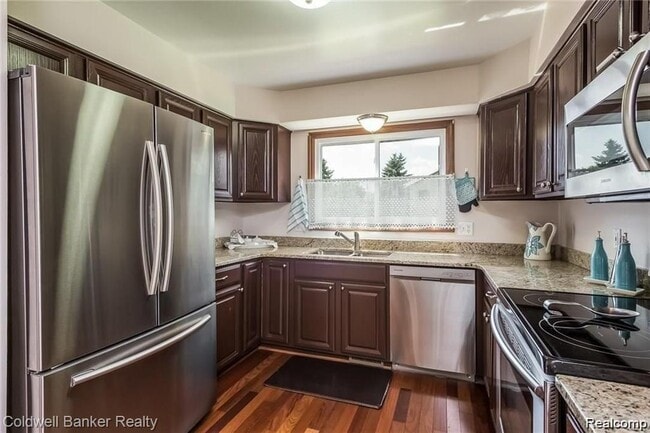 Photo - 3290 Bennington Dr