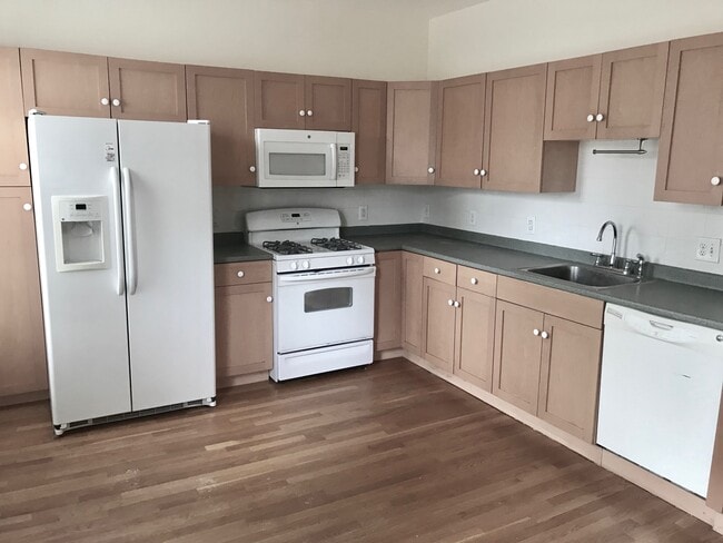 Building Photo - 14 Schiller St Unit 3