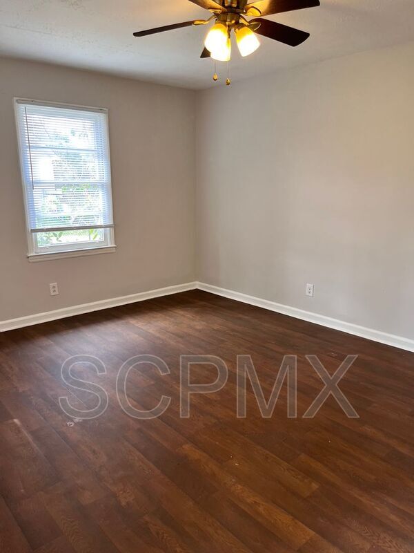 Photo - 2428 Crestview Dr