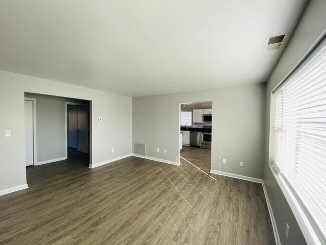 LIVING ROOM - Marshfield Apartments