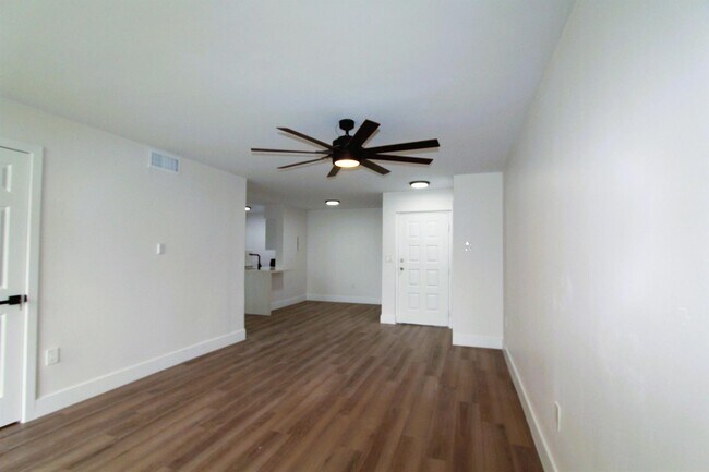 Photo - 2890 N Oakland Forest Dr Unit 103