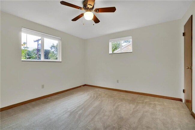 Photo - 1340 Kinmount St