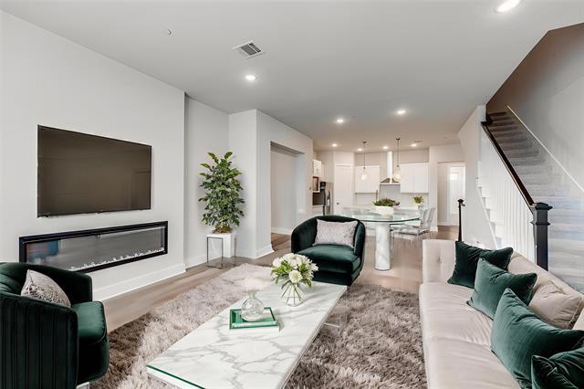 Photo - 909 Heights Wy