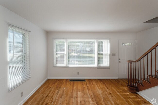 2BR, 1BA - 900 SF - Broad Ripple Apartments