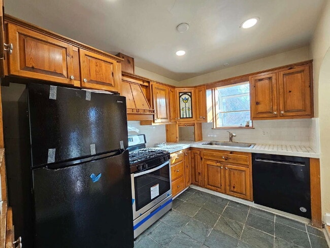 Photo - 1401 Roslyn St